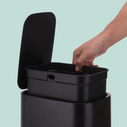 Coș de gunoi pătrat cu pedală de 7 l – plastic, capac cu închidere silențioasă