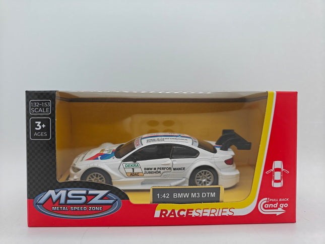 Model model BMW M3 DTM, mașină de colecție la scară 1:42