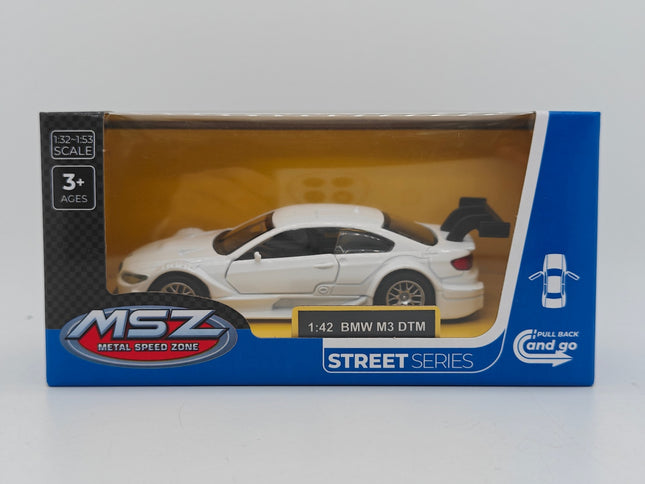 Model model BMW M3 DTM, la scară 1:42 de colecție