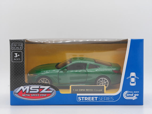Model turnat sub presiune BMW M850i Coupe, de colecție la scară 1:44