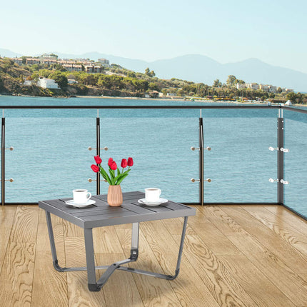 Masa de balcon cu aspect de lemn