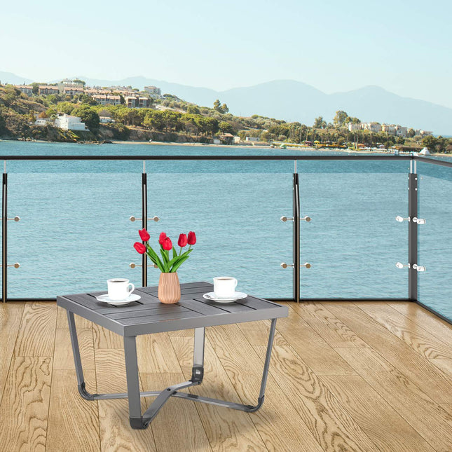 Masa de balcon cu aspect de lemn