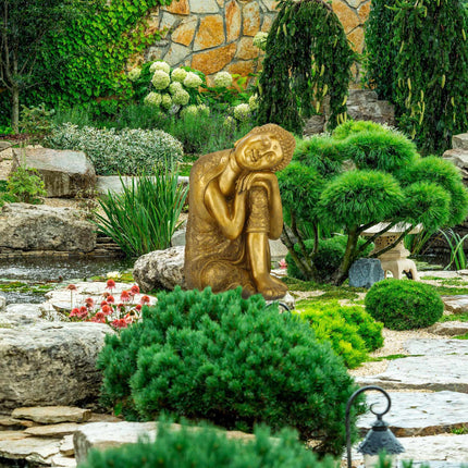 Statuie lui Buddha cu capul pe genunchi