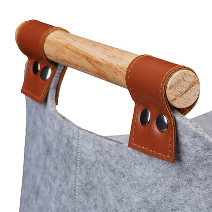 Felt bag with wooden handles