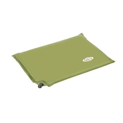 Pernă de camping verde cu autoumflare, compactă și portabilă