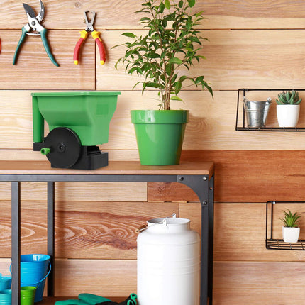 Distribuitor manual pentru îngrășământ și semințe