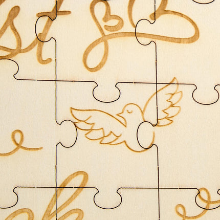 Cadou puzzle din lemn gravat în formă de inimă