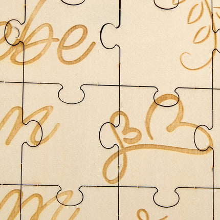 Puzzle din lemn în formă de inimă cu gravură