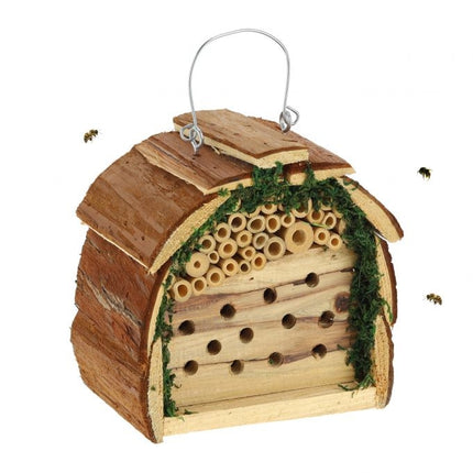 Hotel cu insecte cu mușchi