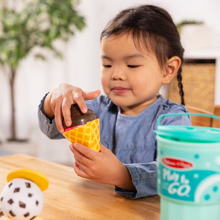 Melissa & Doug Set de joacă cu înghețată Play To Go