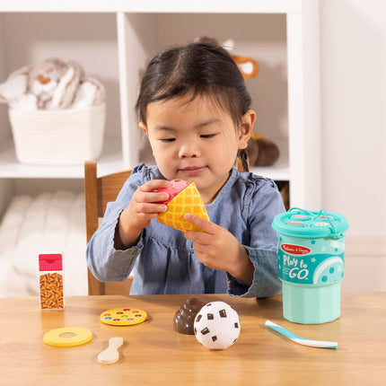 Melissa & Doug Set de joacă cu înghețată Play To Go