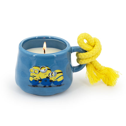 Lumânare parfumată Minions în cană ceramică – Aromă florală fructată