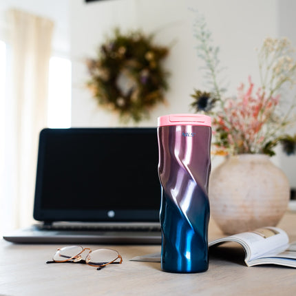 Cupa termica roz, izolata, 22 oz