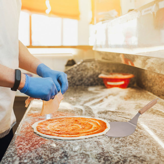 Glisor pentru pizza cu mâner din lemn maro deschis