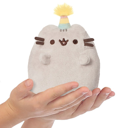 Pusheen jucărie de pluș Pusheen șezând cu pălărie de petrecere, 10 cm