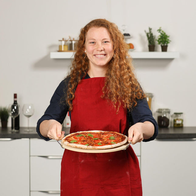 Piatră rotundă pentru pizza într-un set