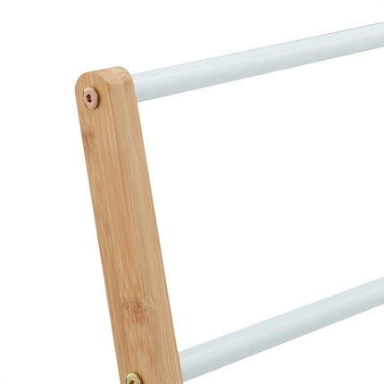 Standing towel rack