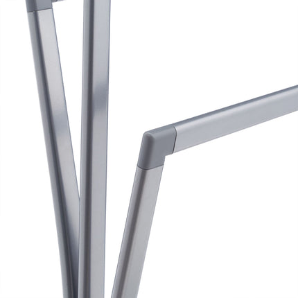 Standing towel rail