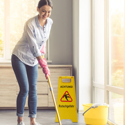 Stand-up display for slip hazard in a set of 3