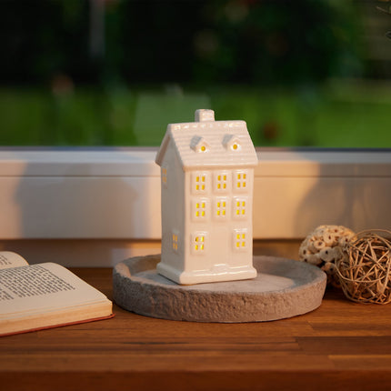 Ceramica casei cu lumină caldă